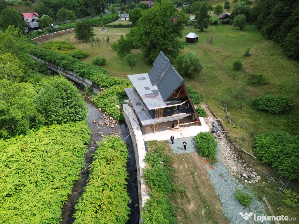 Cabană modernă tip A-frame de 312 m² de vânzare în z...