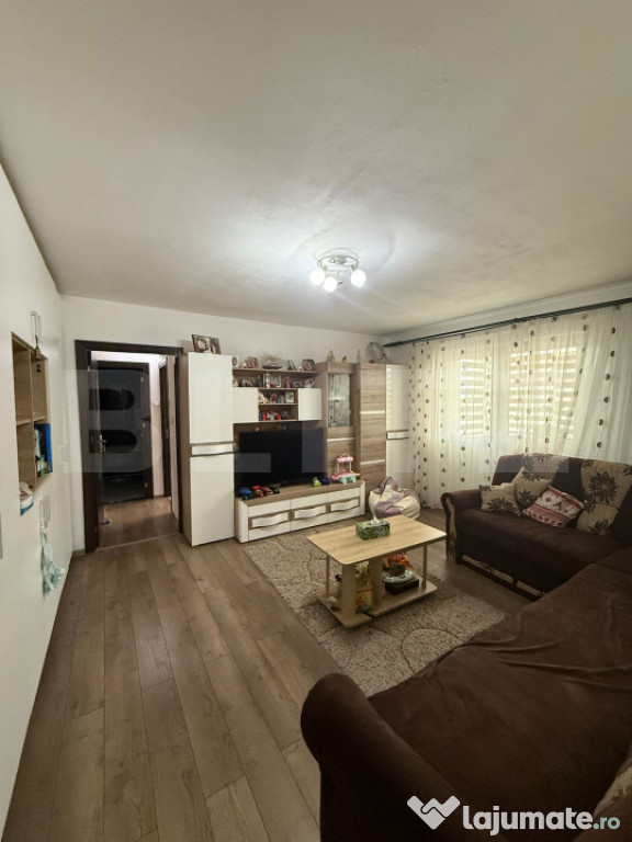 Apartament 3 camere, Zona 9 Mai, Et 3
