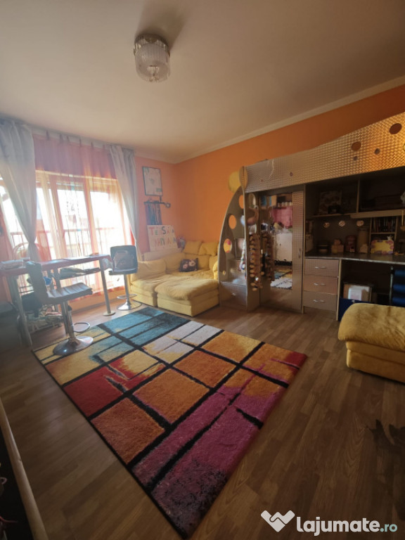 Apartament de vanzare, cu 2 camere, 43 mp, zona centrală