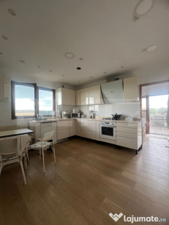 Casa de vânzare cu 5 camere, 217 mp utili, 1396 mp teren, C