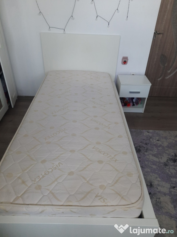 Pat o persoana de la Ikea si noptiera