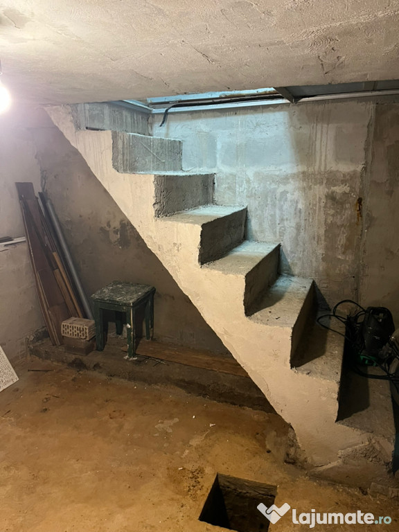 Vind apartament 3 camere parter