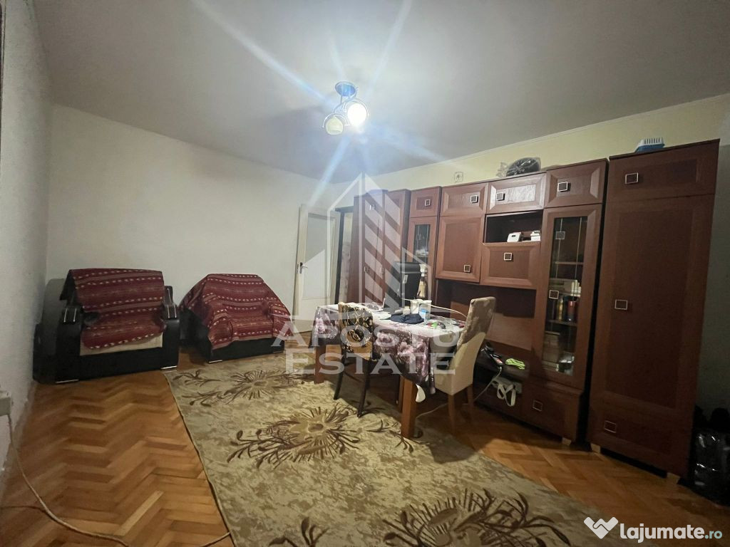 Apartament cu 2 camere, semidecomandat, etajul 1, Spitalu...
