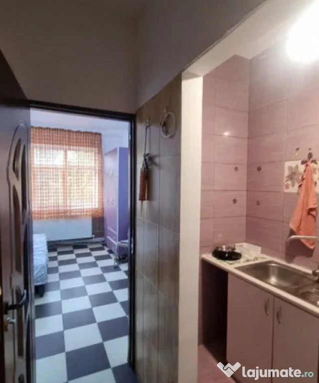 260 euro! Garsoniera langa piata nicolina, et 2