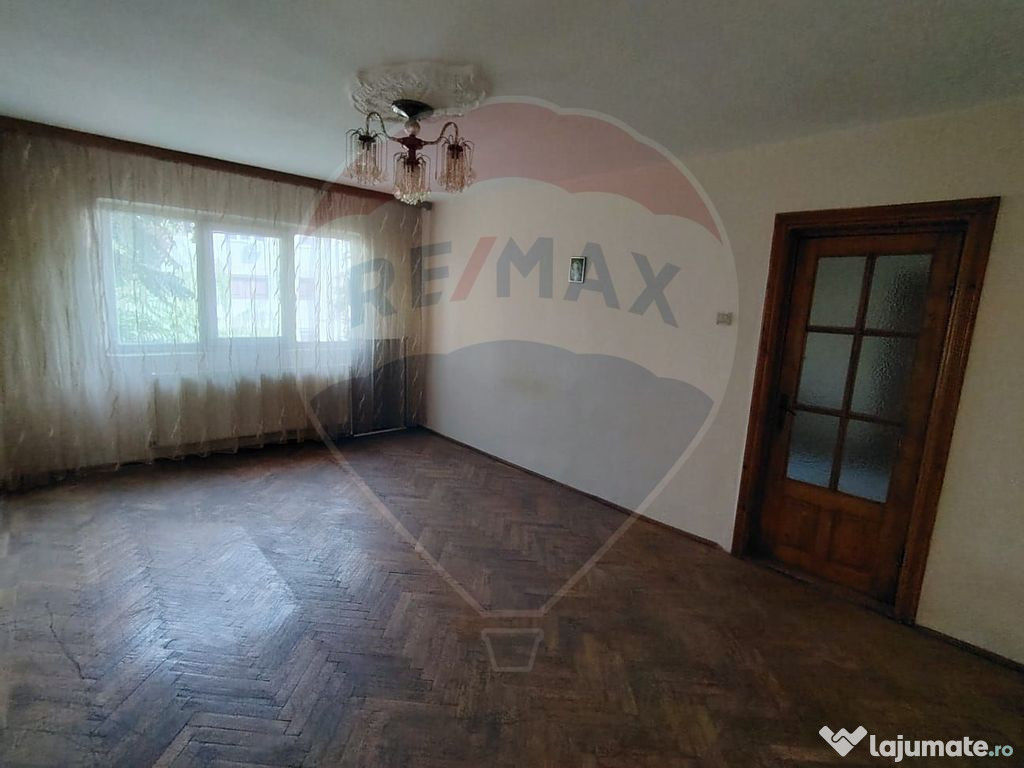 Apartament cu 3 camere str. Alexandru Vlahuta