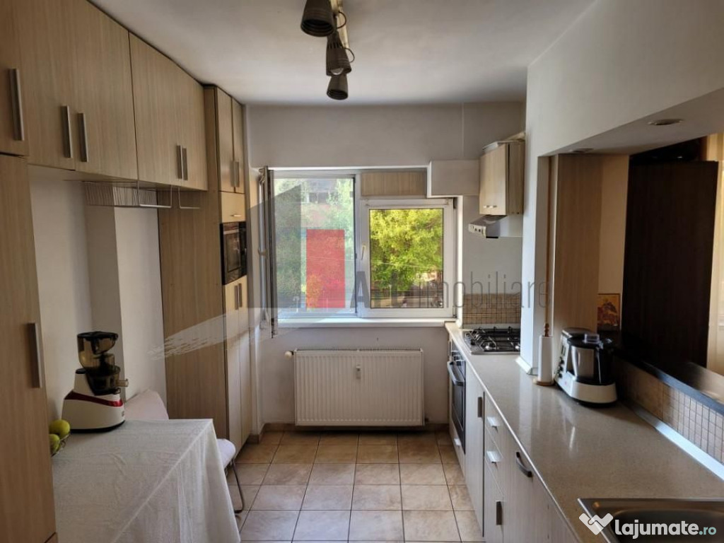 Apartament ideal de 3 camere la doar 50m de parc – gata...