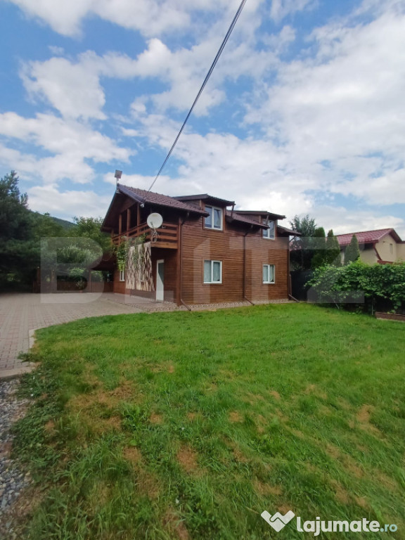 Casa individuala 5 camere, teren 2800 mp in Moldovenesti