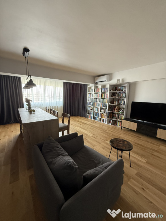 Apartament 4 camere, decomandat, Delfinului
