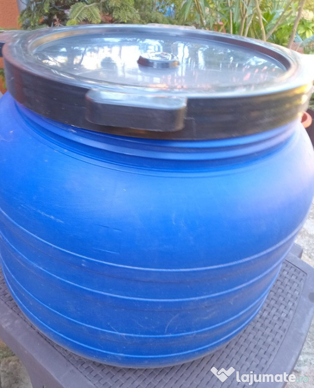 Butoi plastic in stare bună