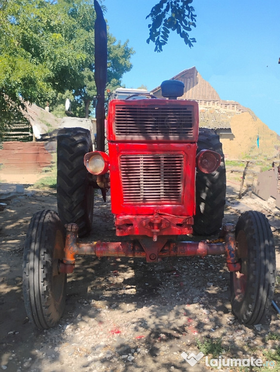 Tractor U650 cu motor savem