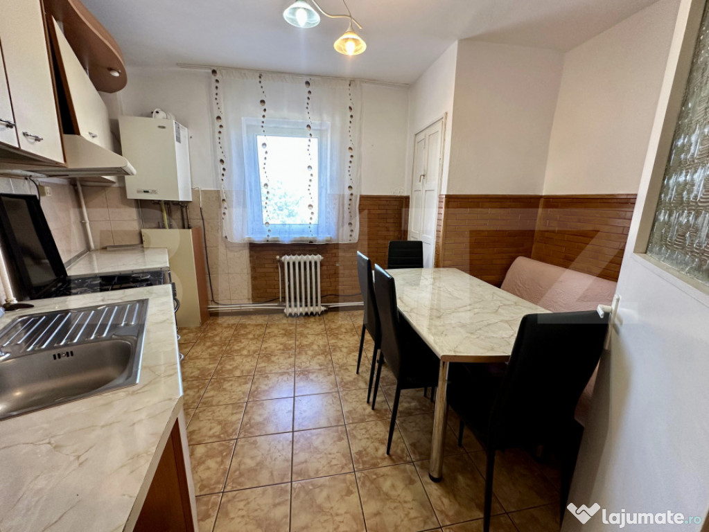 Apartament spațios 2 camere, decomandat, 51 mp, Cetate