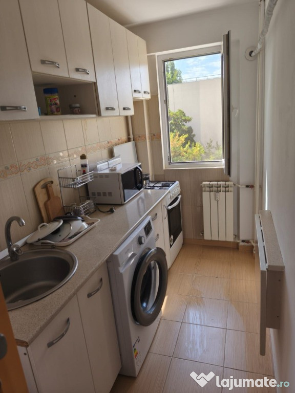 Vand apartament cu 2 camere confort 2, decomandat, in sector4, bulevar