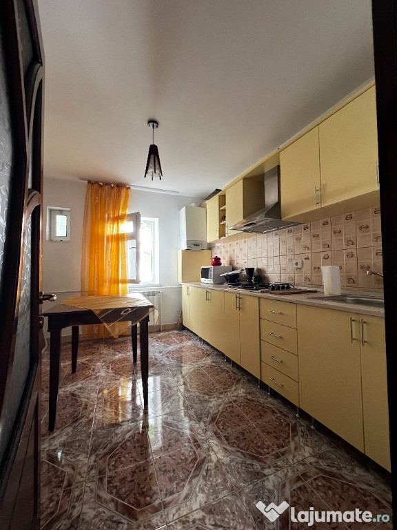 3 camere, 76 mp, două balcoane, zona Favorit