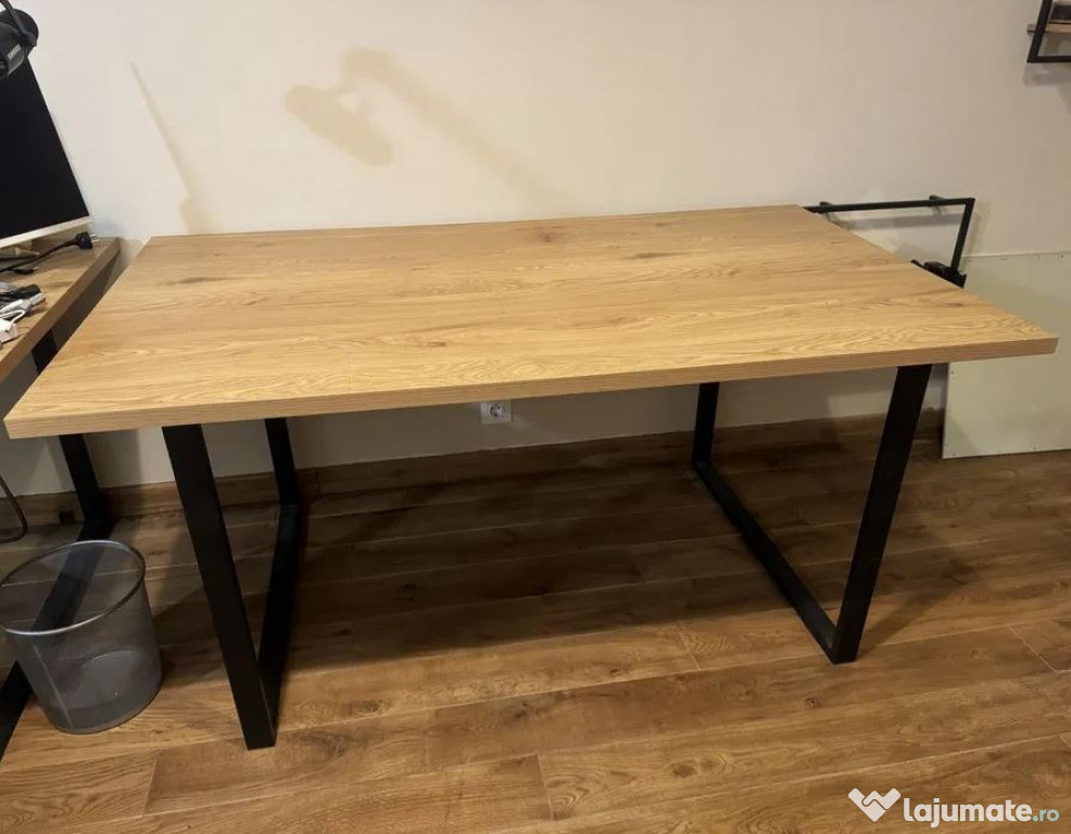Masă de dining cu furnir decorativ de culoarea stejarului/ oțel