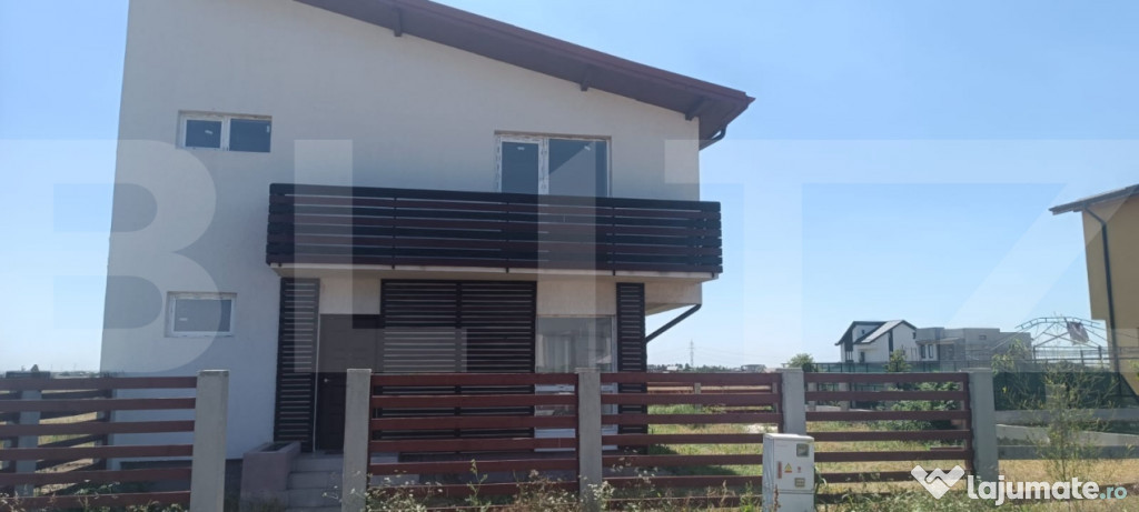 Casă modernă cu 3 dormitoare, 3 băi, lângă lac – Comu