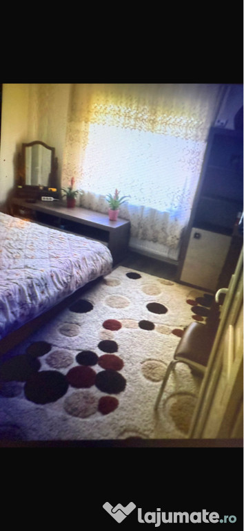Închiriez apartament cu 3 camere