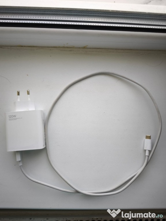 Încărcător original Xiaomi 120W (funcționează la 67W)