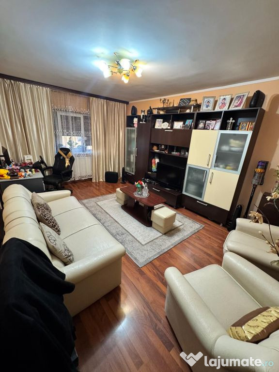 Apartament 3 camere decomandat Dacia