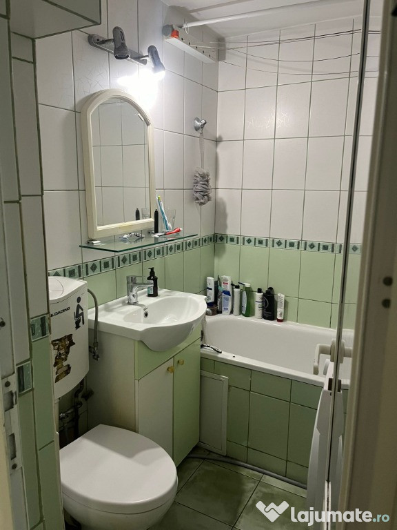Vand apt. 3 cam. mobilat si utilat, la metrou Romancierilor