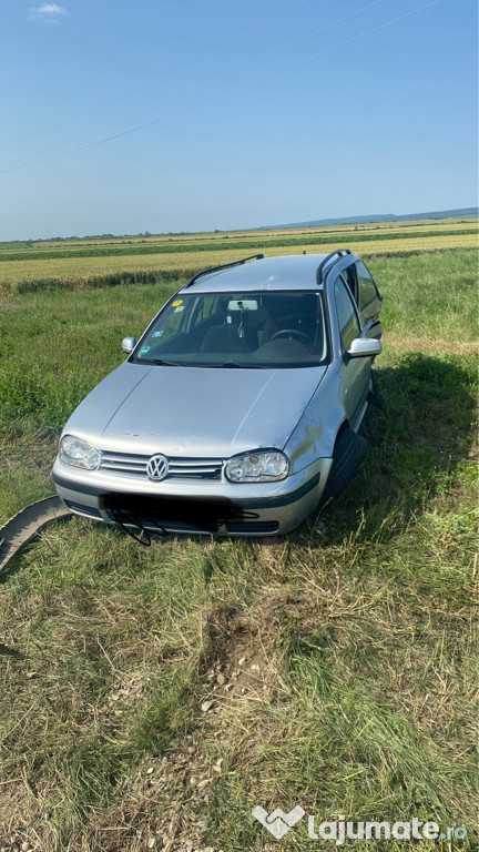Golf 4 avariat pentru piese