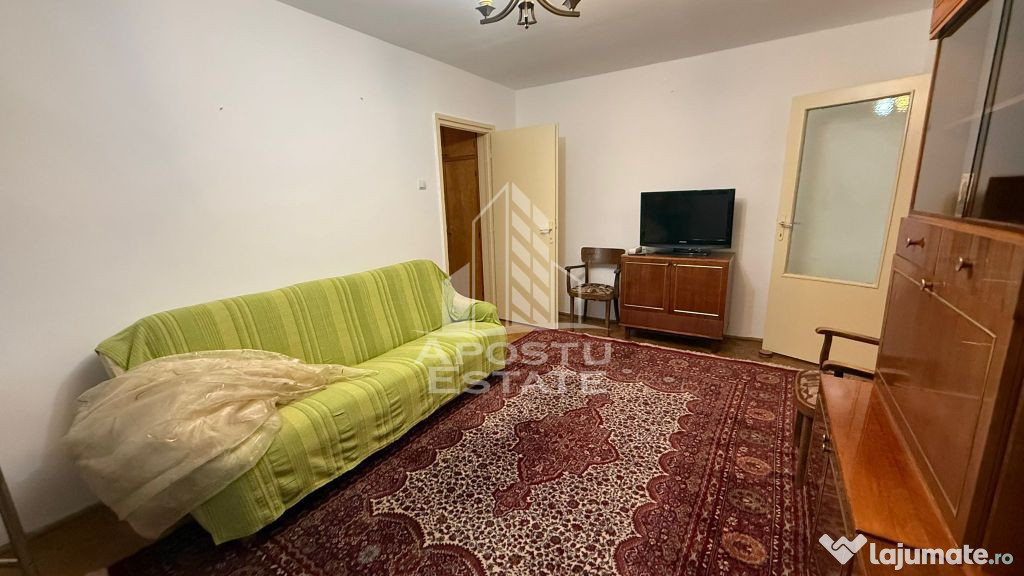 Apartament 3 camere, decomandat, zona Complex Studentesc
