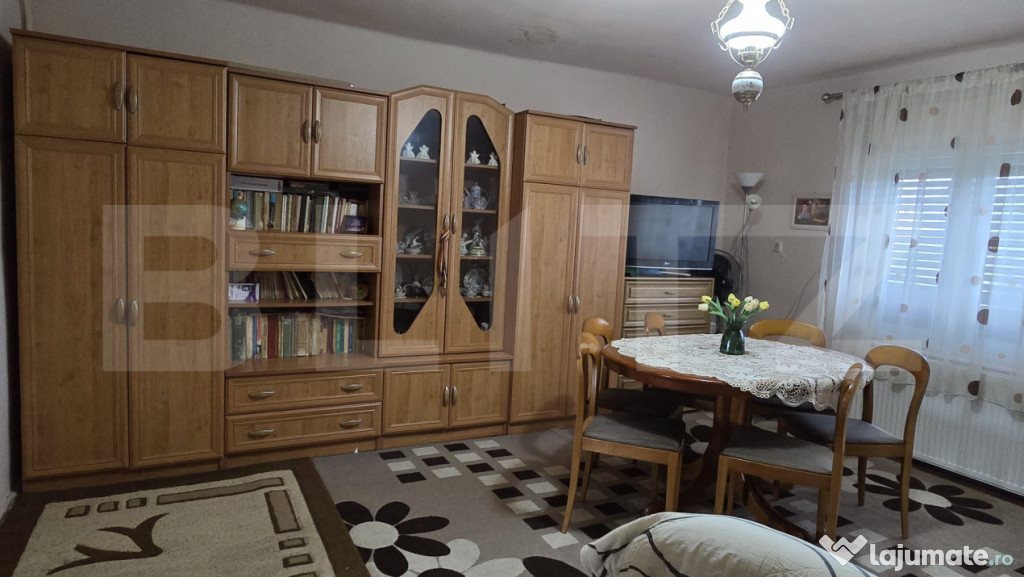 Casa 2 camere, 77 mp. Teren 252 mp. Botizului