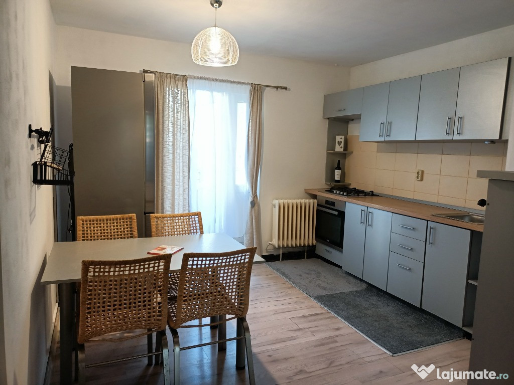 Inchiriez apartament 4 camere, decomandate, Manastur