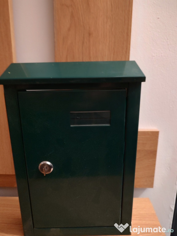 Cutie postala culoare verde