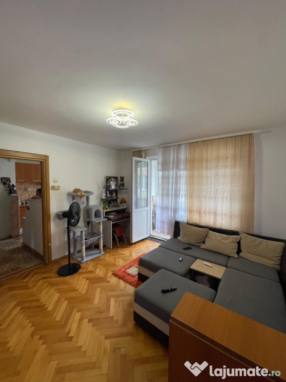 Apartament de vanzare, cu 2 camere, etajul 3, 46 mp, zona po