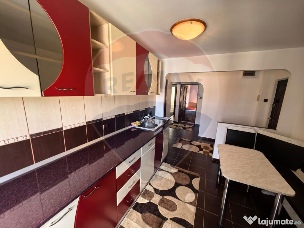 Prima închiriere - Apartament 3 camere + garaj în zona ...