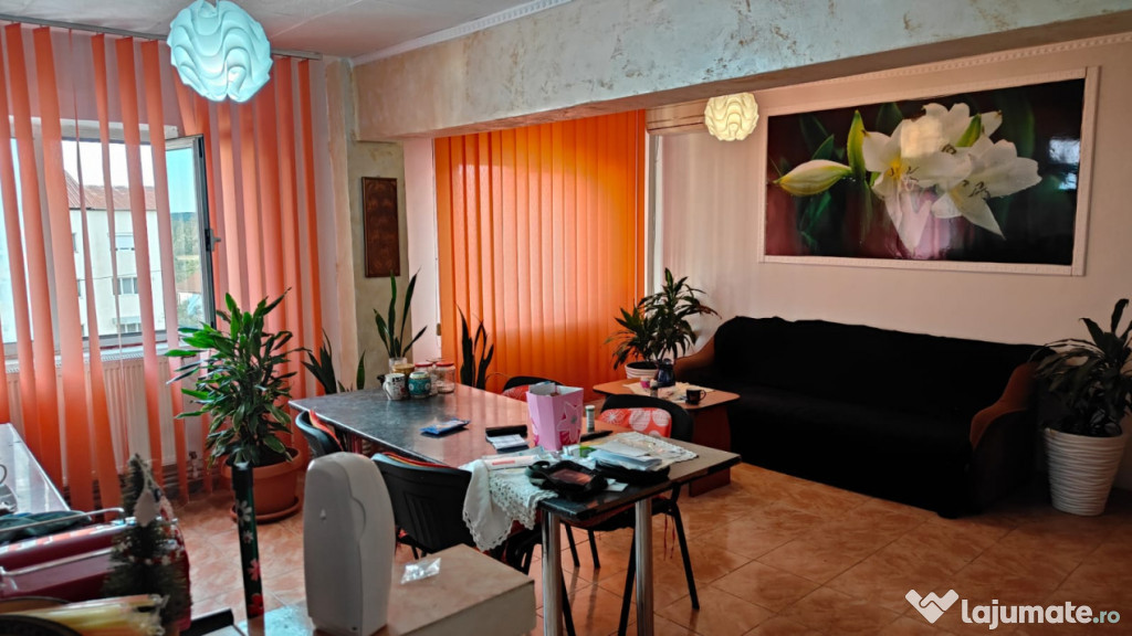 Apartament 3 camere decomandat, 65 mp, zona Bals