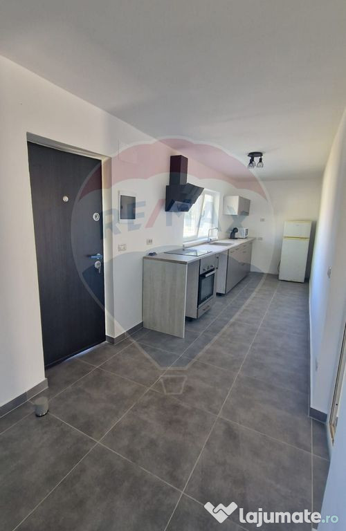 Casă renovata cu 4 camere de vânzare