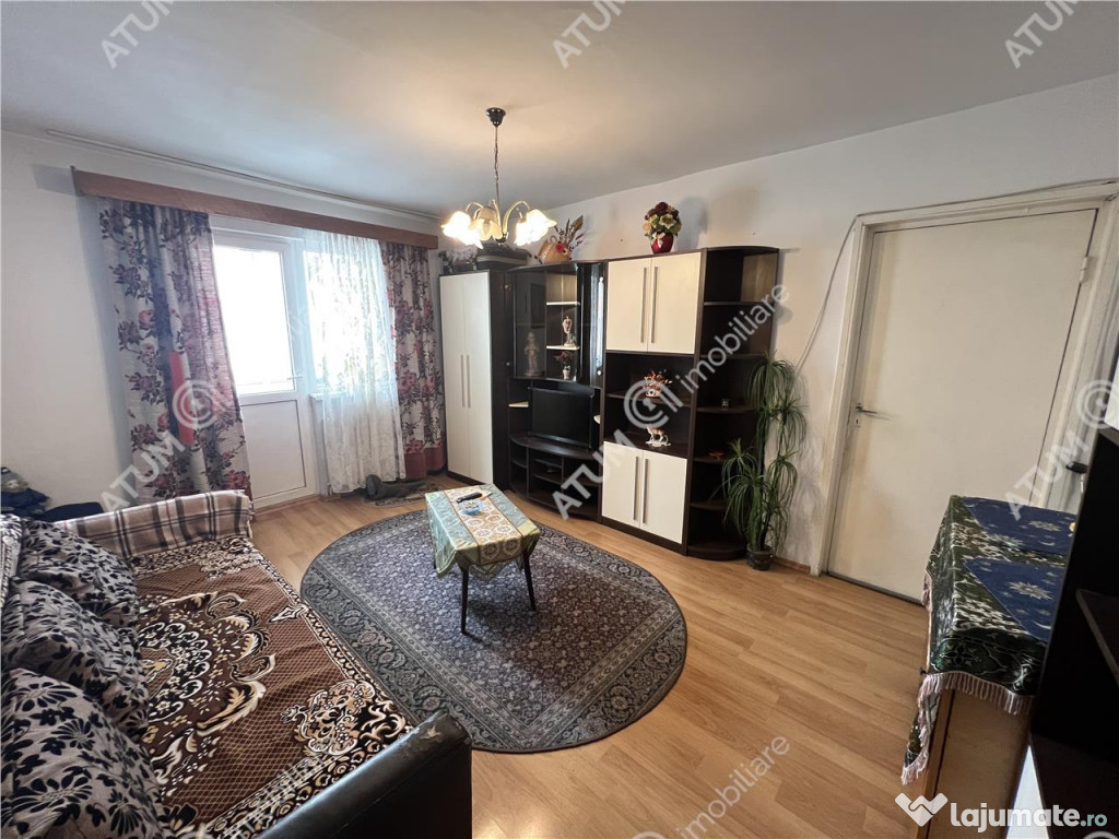 Apartament 3 camere balcon pivnita zona Vasile Aaron din Sib