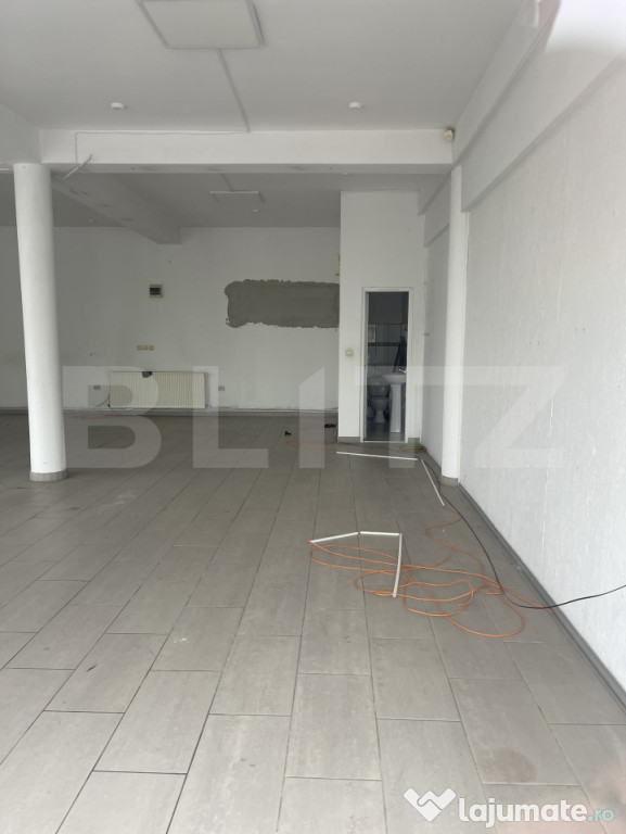 Spațiu Comercial Generos în Zonă Industrială – Ideal p