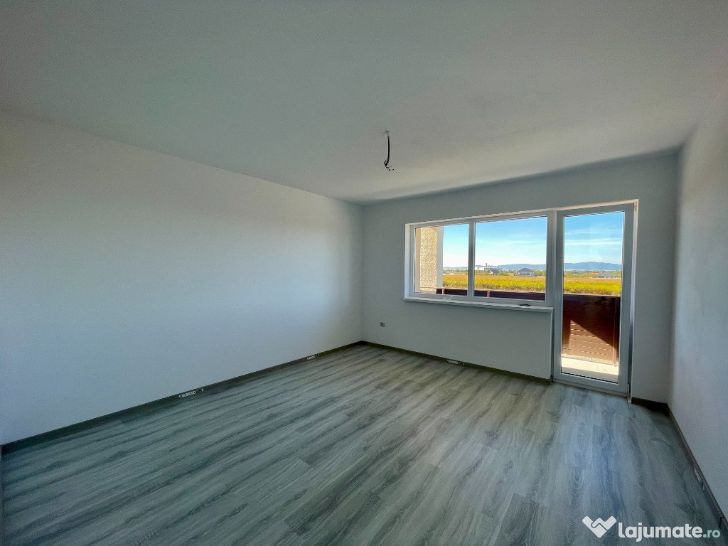 Apartament cu 2 camere cu debara, foarte insorit