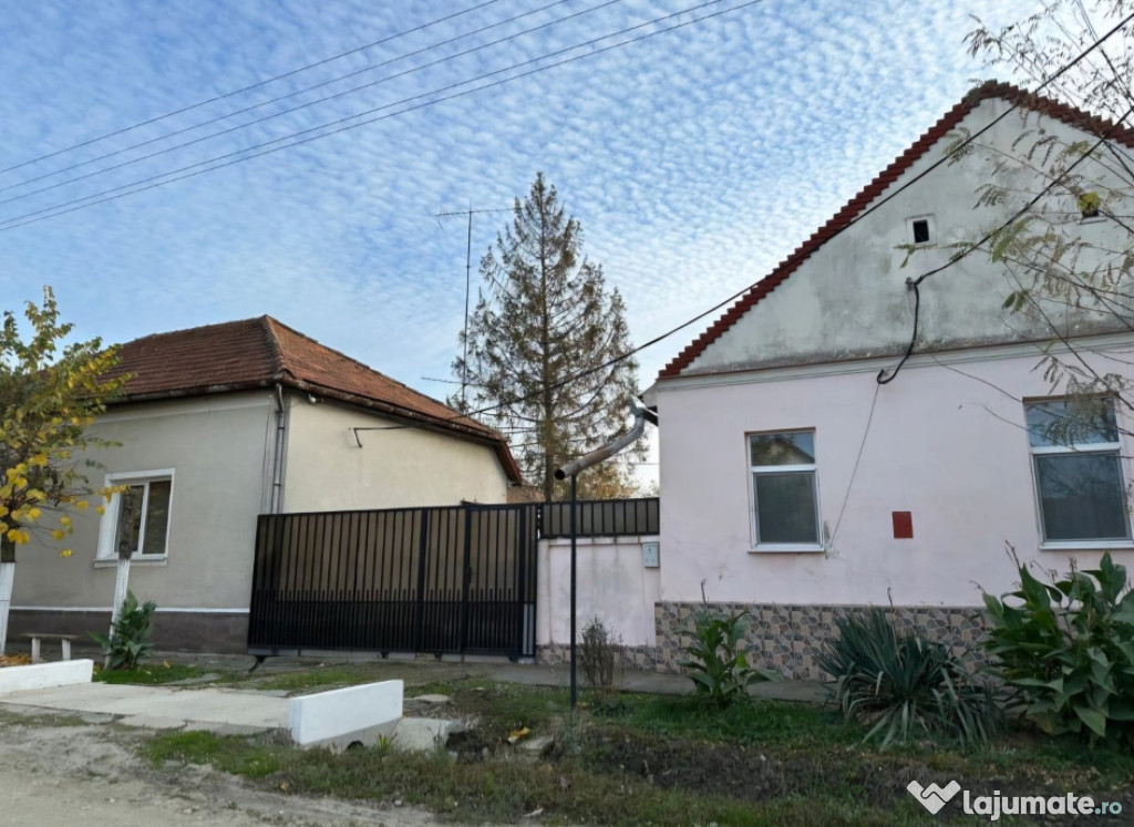 Casa de vanzare 2 corpuri