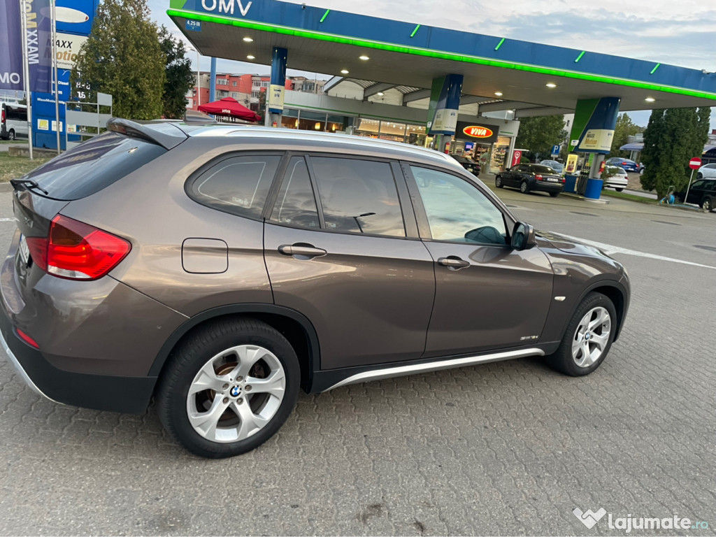 BMW X1 2.0 2011. .