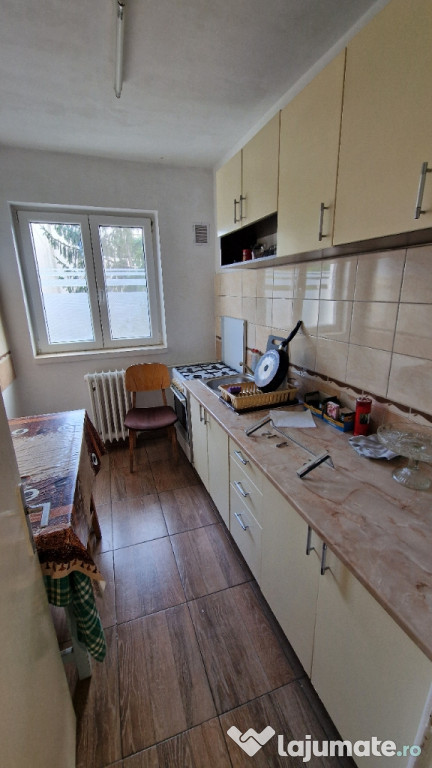 închiriez apartament 2 camere zona liniștită