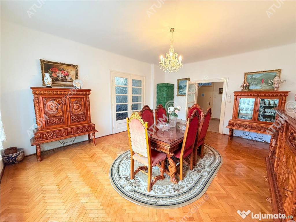 Apartament cu 4 camere la casa cu garaj terasa si curte zona