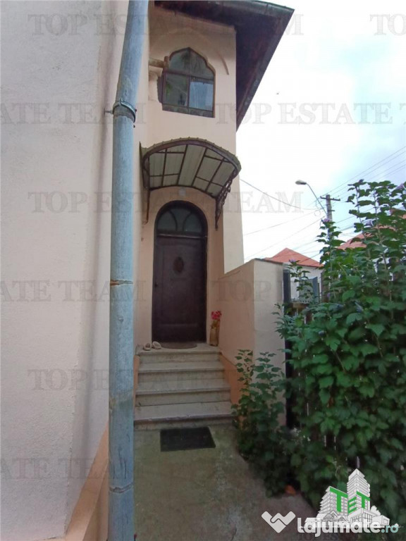 Vila cu aspect de conac in centrul Ploiestiului, ideala pent