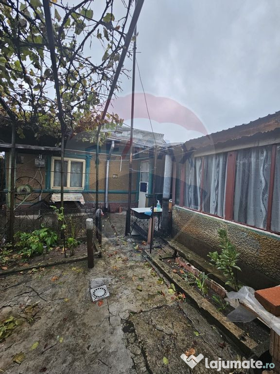 Casă / Vilă cu 4 camere de vânzare în zona Alexandriei