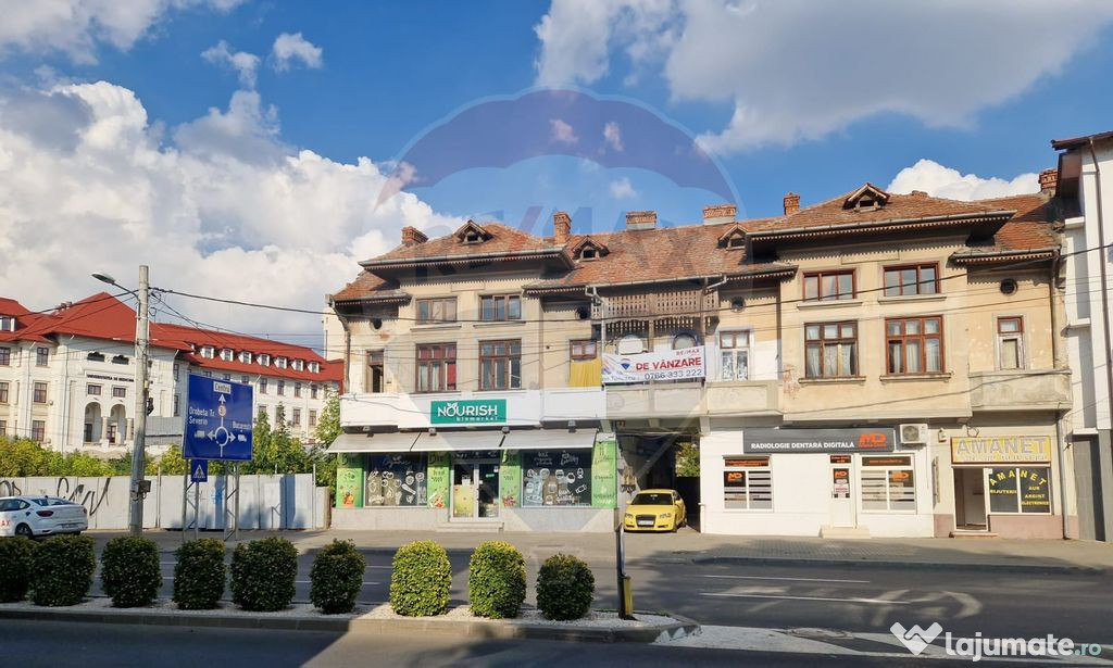 Casă / Vilă cu 10 camere de vânzare în zona 1 Mai