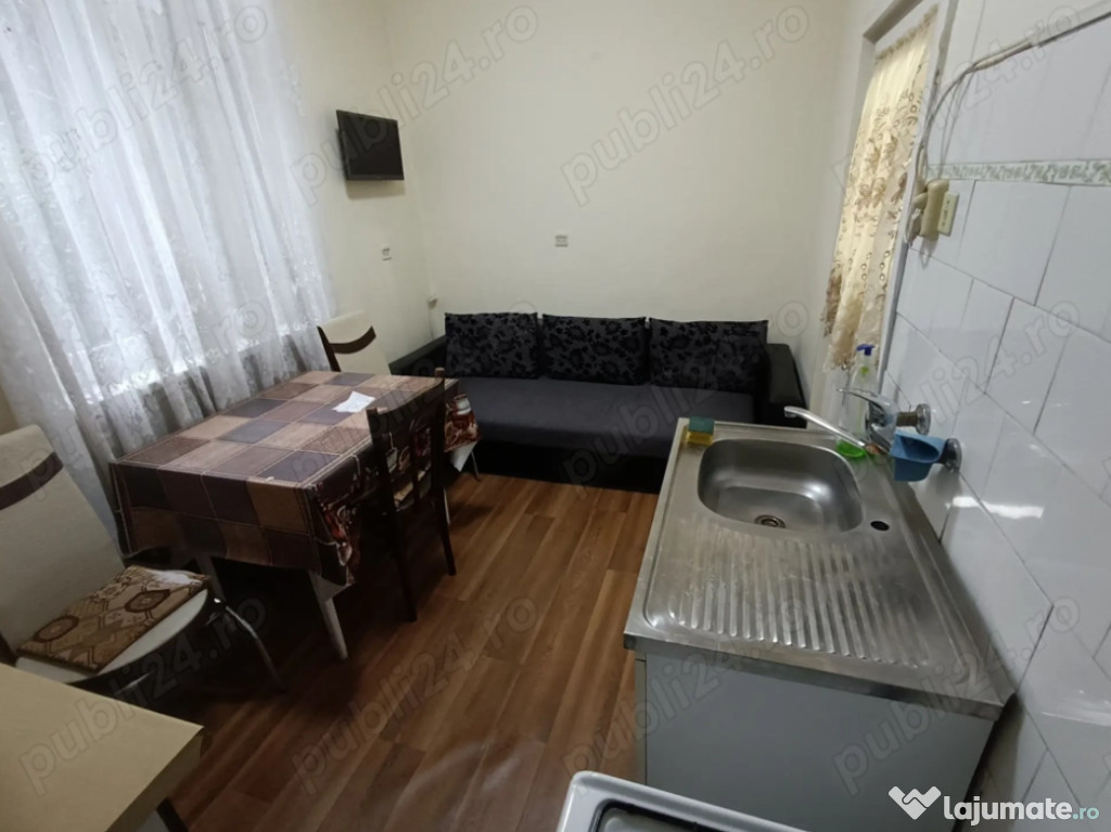 Garsoniera decomandat - zona Brasovul Vechi