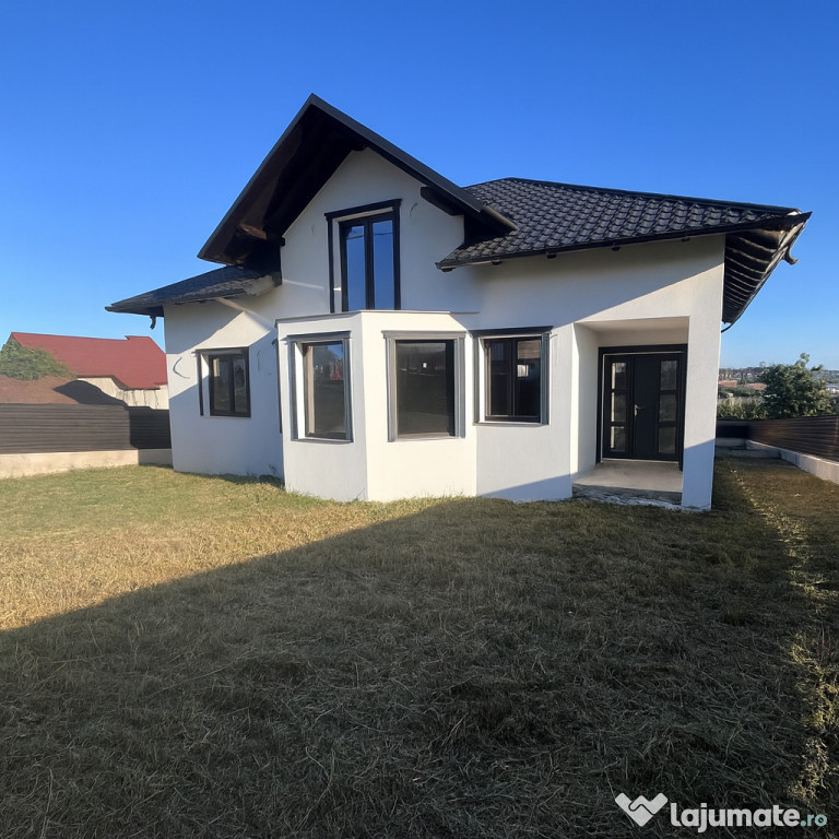 Casă de vânzare- Scheia Suceava