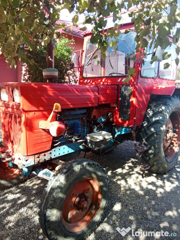 VÂND TRACTOR 650