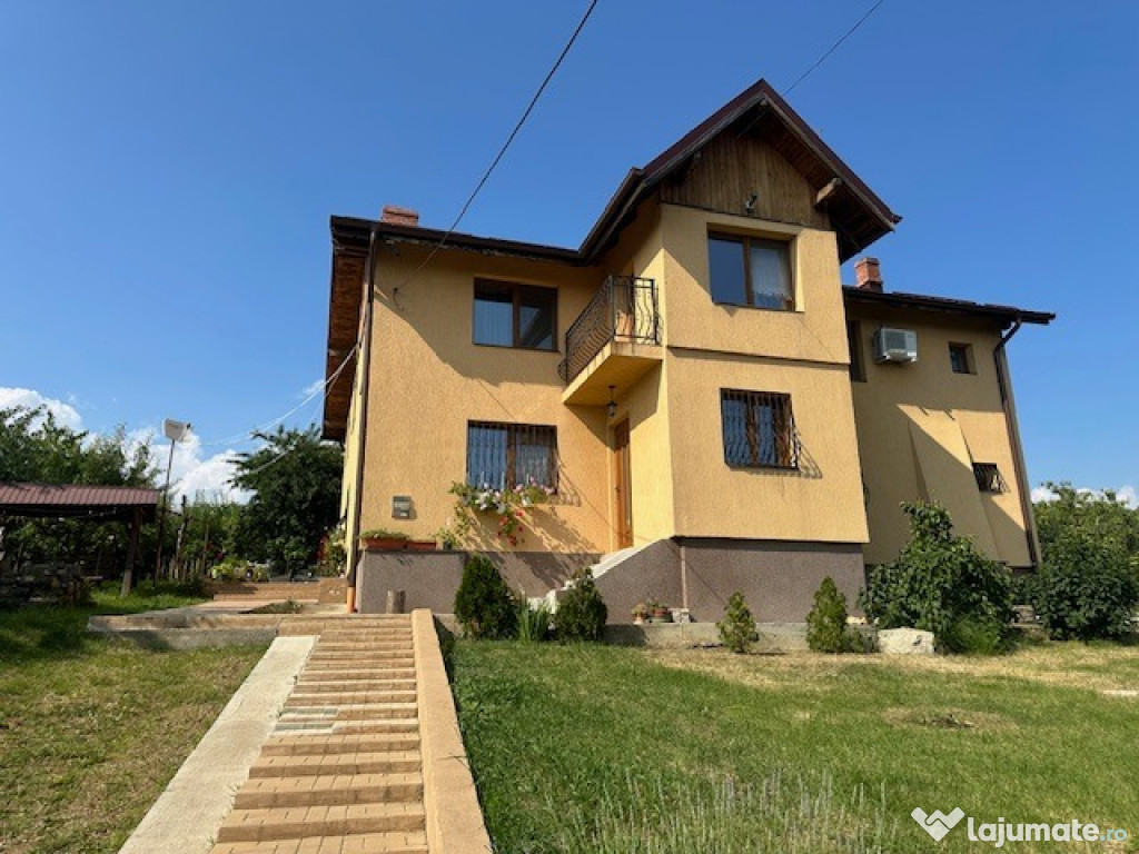 Proprietar vand casa de vacanta cu salina, livada si vedere panoramica