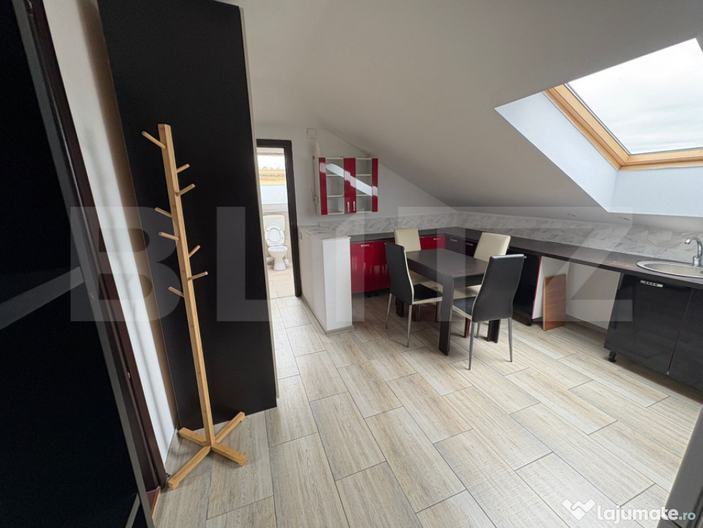 Apartament de vanzare, 2 camere, 61 mp, mansarda, zona Flori