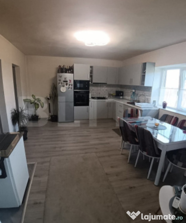 Casa cu 2 camere,baie, bucatarie,anexe.pivniță teren 1000