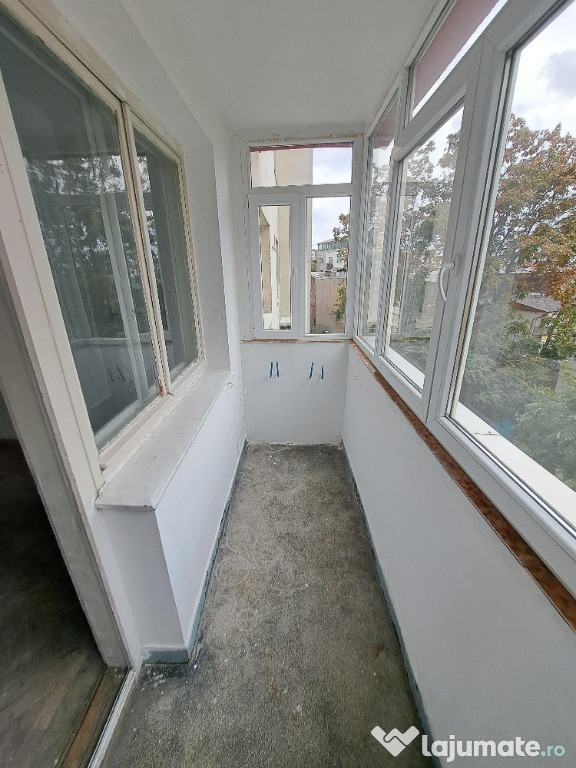 3 camere, intre Gara de Nord si Basarab, B-dul Dinicu Golescu nr 39