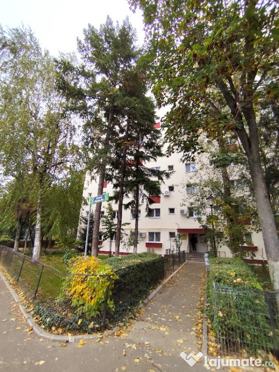 Apartament 2 camere bloc recent reabilitat strada Moldovița sector 4